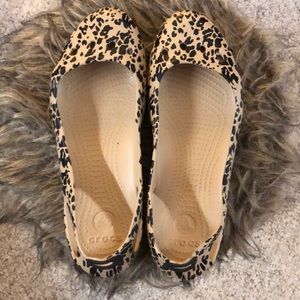 EUC Leopard-print Crocs Size 10 W